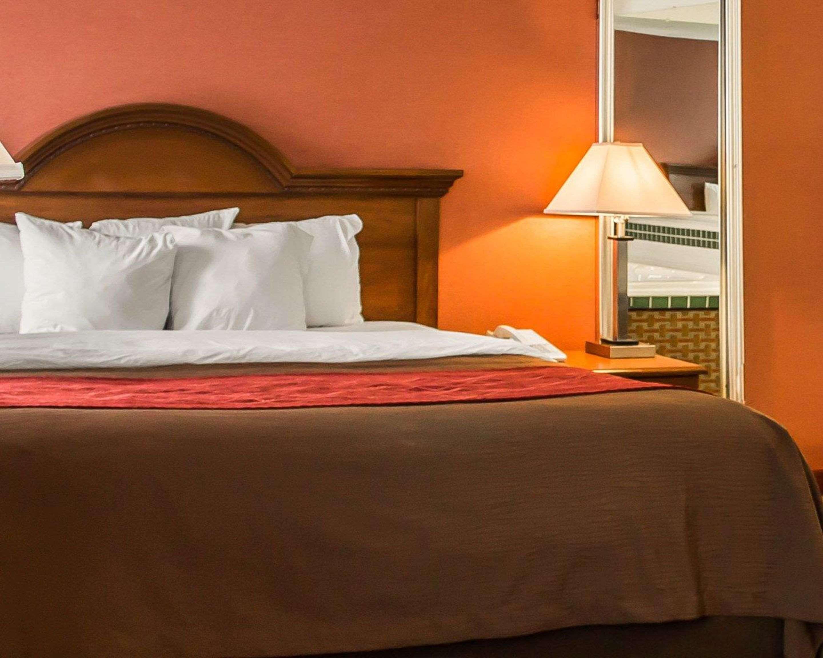 Quality Inn East Liverpool Екстериор снимка