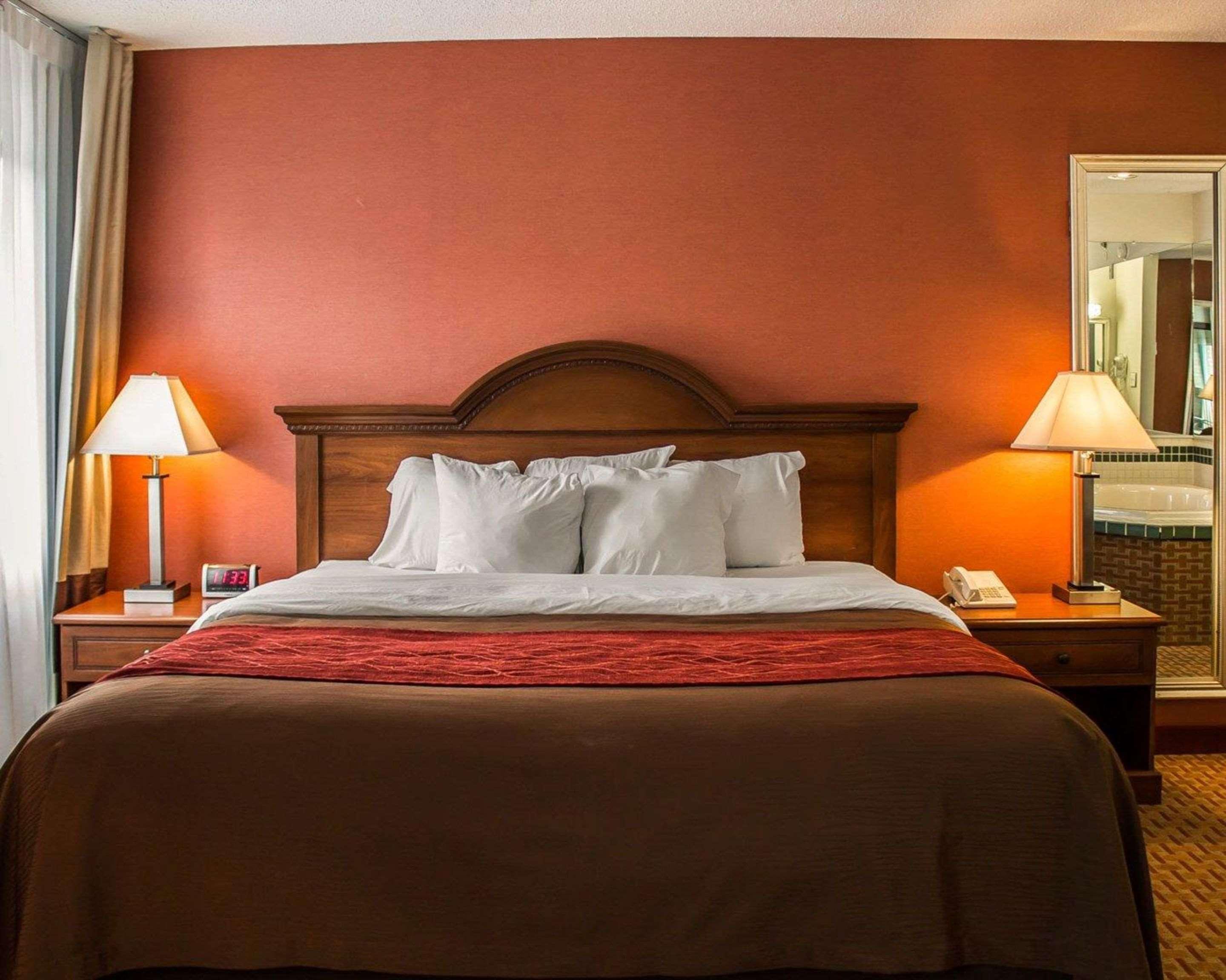 Quality Inn East Liverpool Екстериор снимка