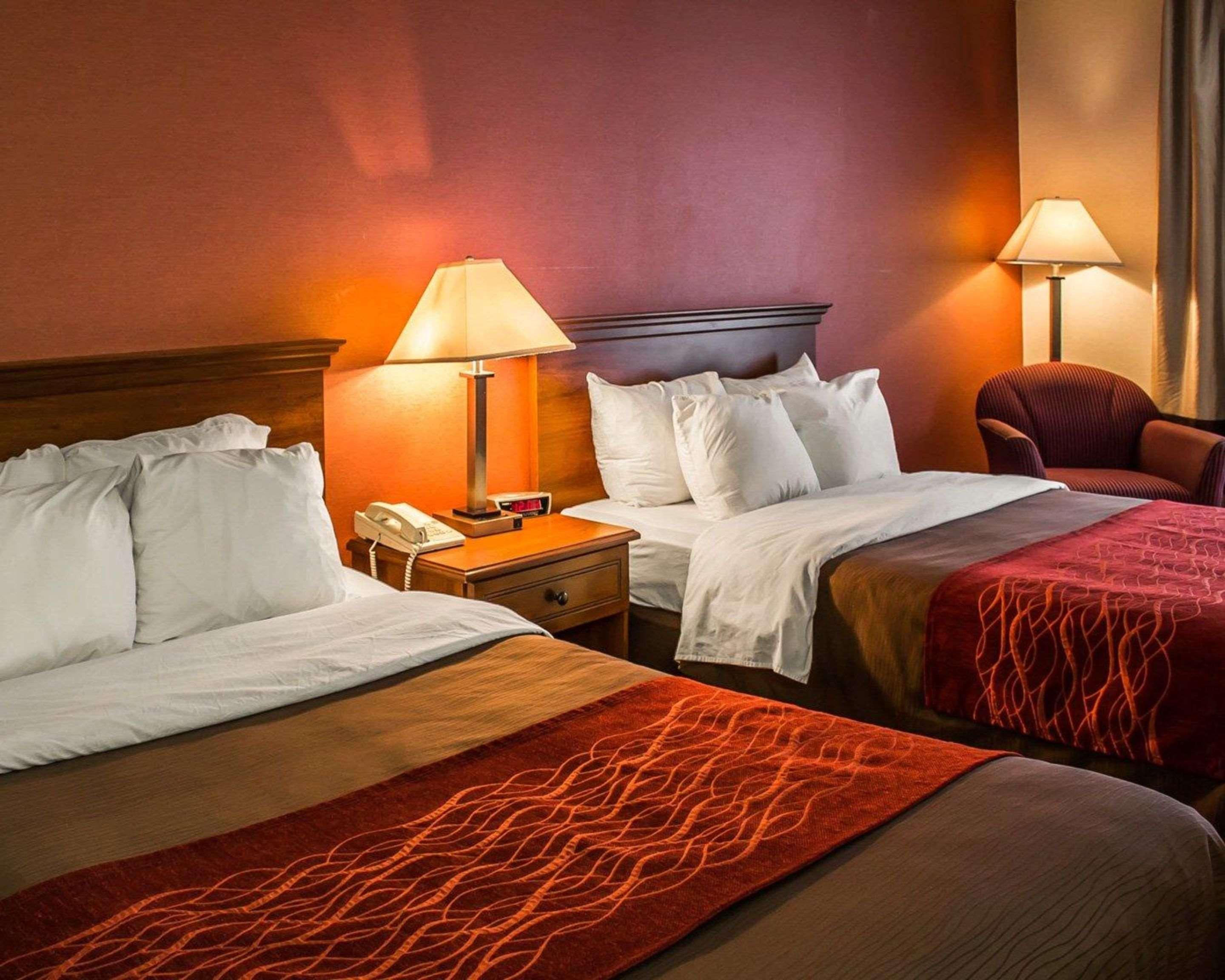 Quality Inn East Liverpool Екстериор снимка