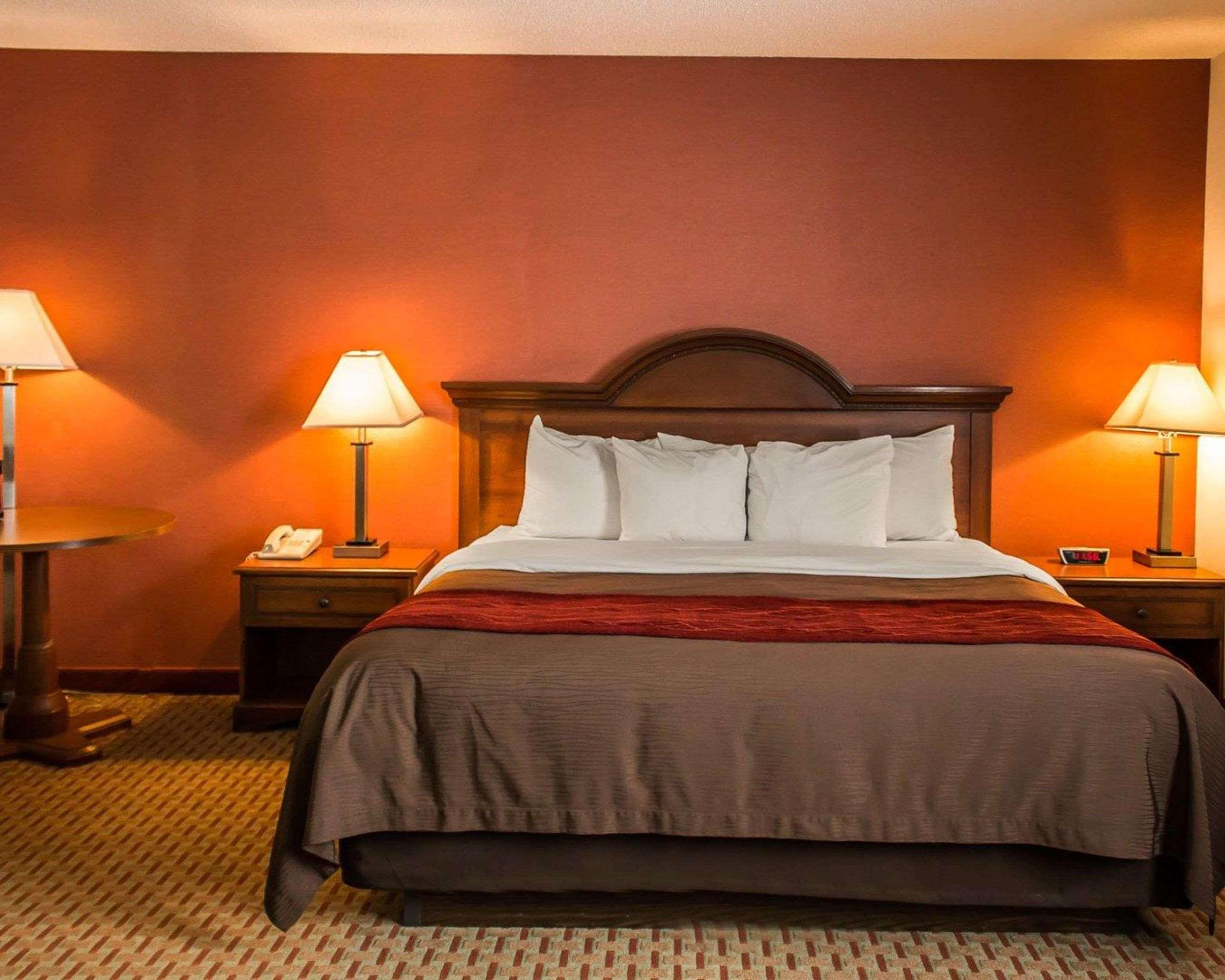 Quality Inn East Liverpool Екстериор снимка