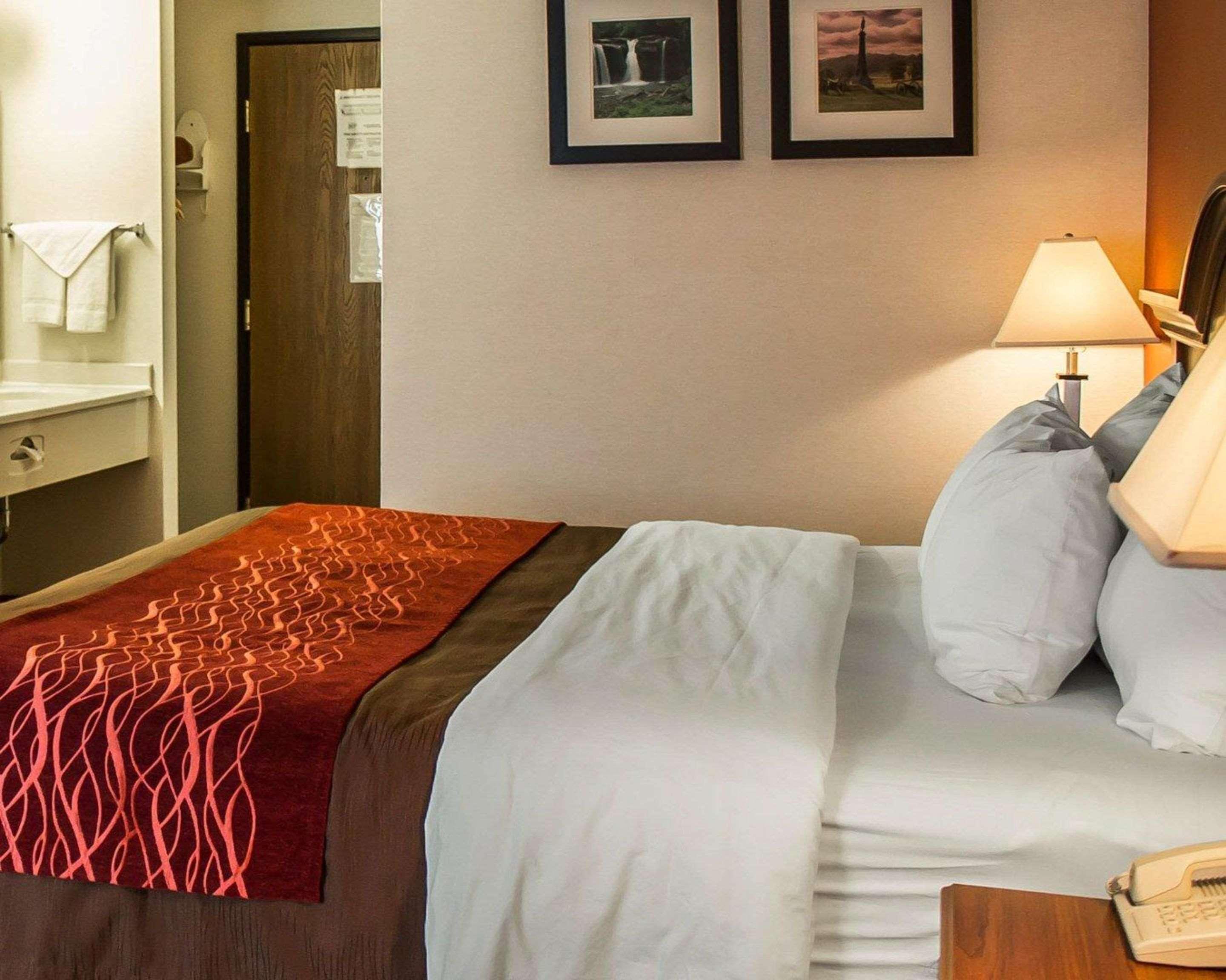 Quality Inn East Liverpool Екстериор снимка
