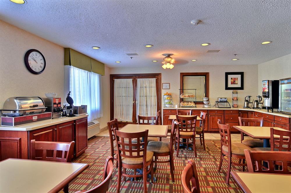 Quality Inn East Liverpool Екстериор снимка