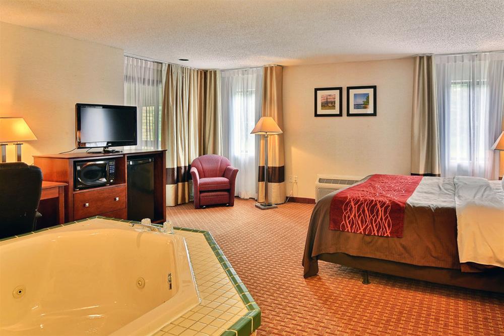 Quality Inn East Liverpool Екстериор снимка