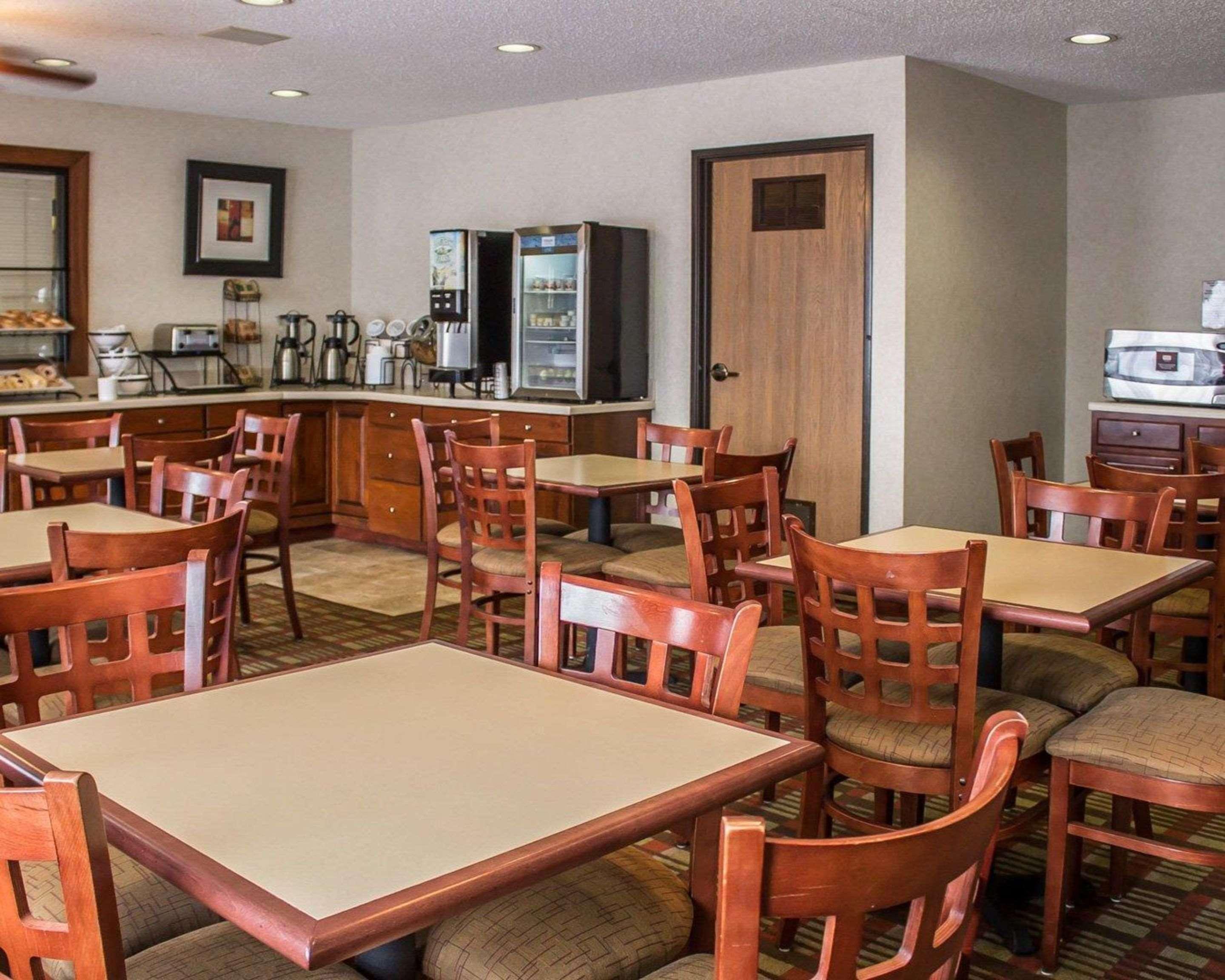 Quality Inn East Liverpool Екстериор снимка