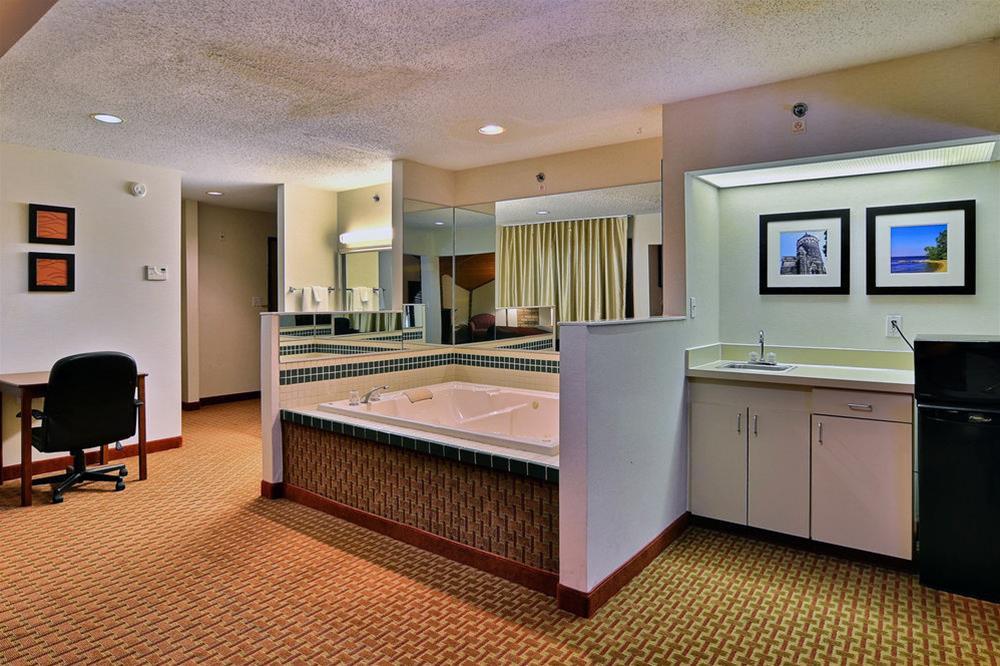 Quality Inn East Liverpool Екстериор снимка