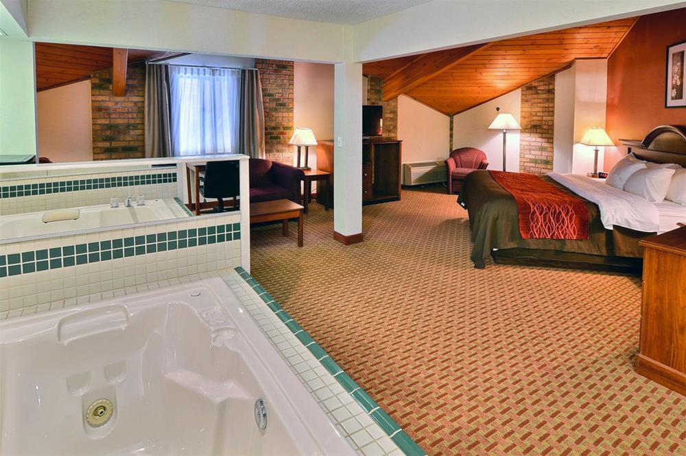 Quality Inn East Liverpool Екстериор снимка