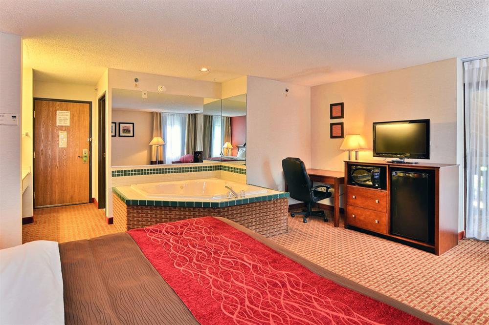 Quality Inn East Liverpool Екстериор снимка