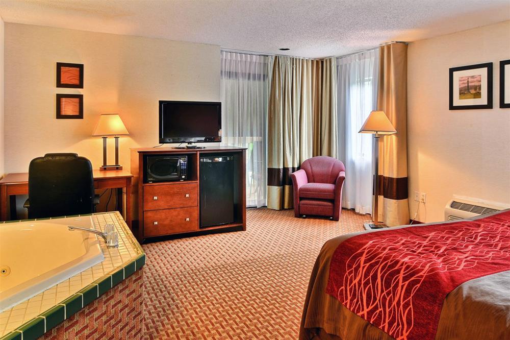 Quality Inn East Liverpool Екстериор снимка