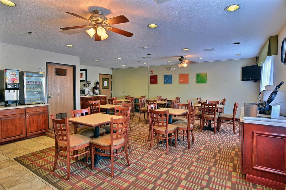 Quality Inn East Liverpool Екстериор снимка