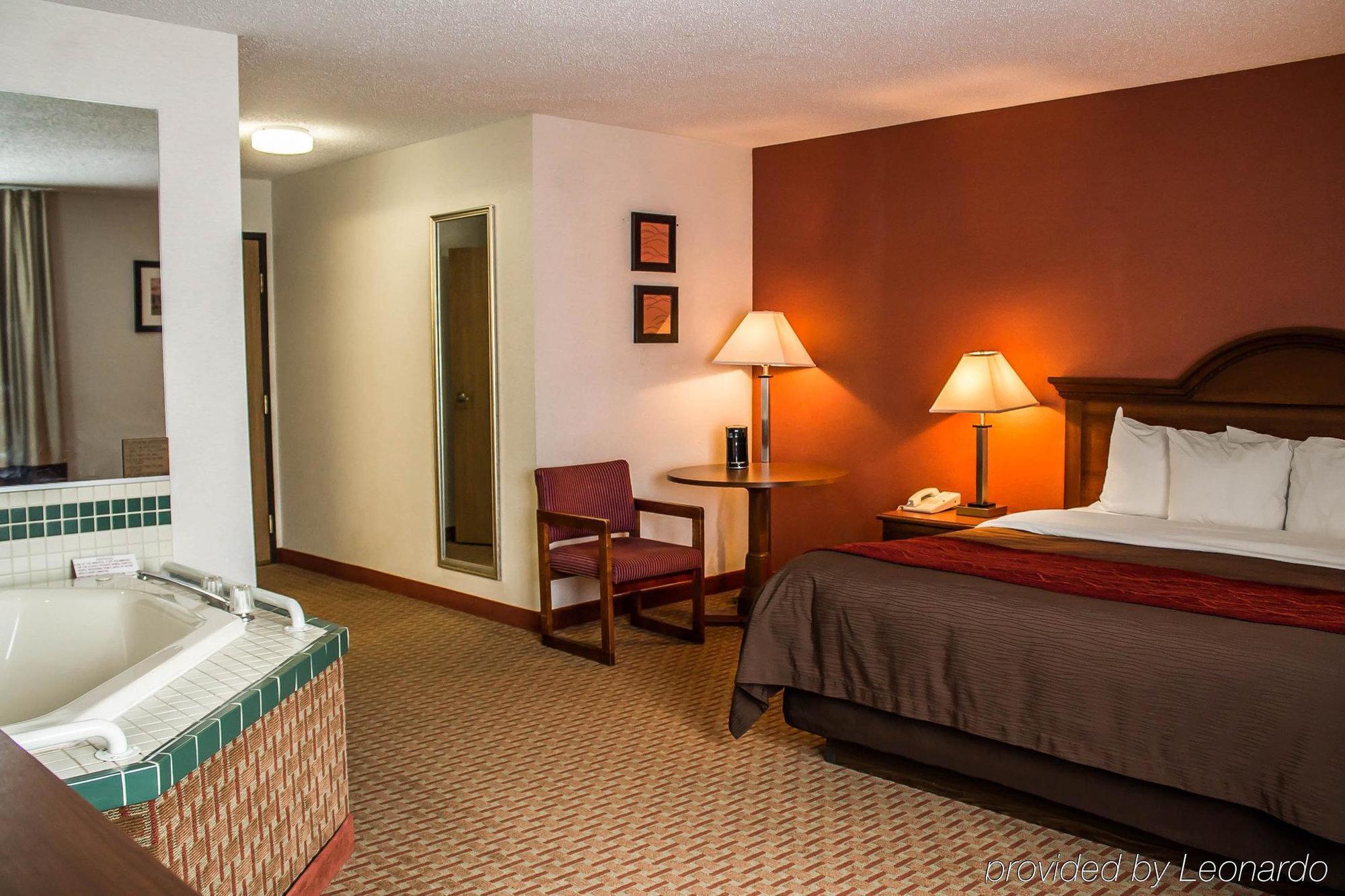 Quality Inn East Liverpool Екстериор снимка