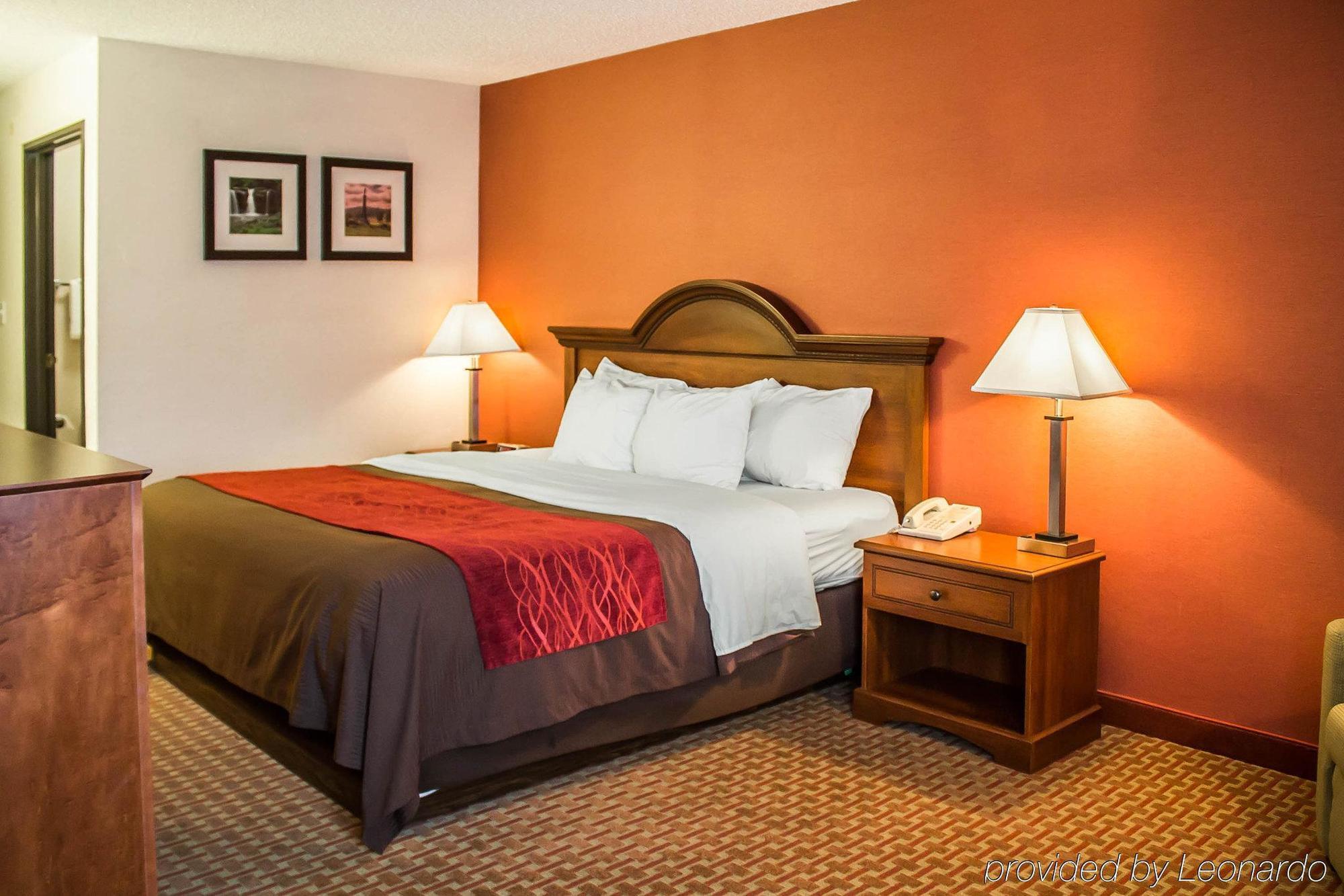 Quality Inn East Liverpool Екстериор снимка