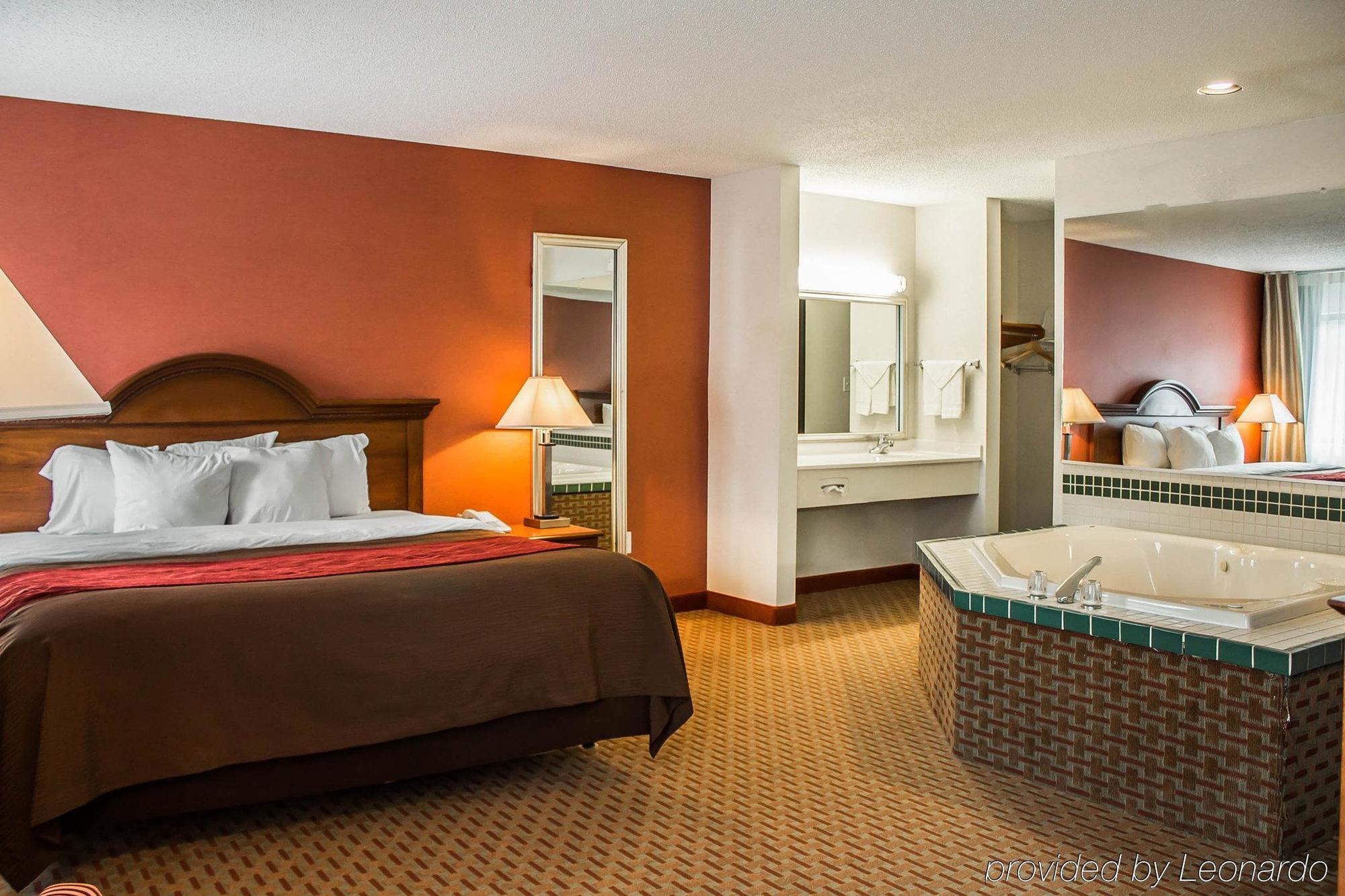 Quality Inn East Liverpool Екстериор снимка