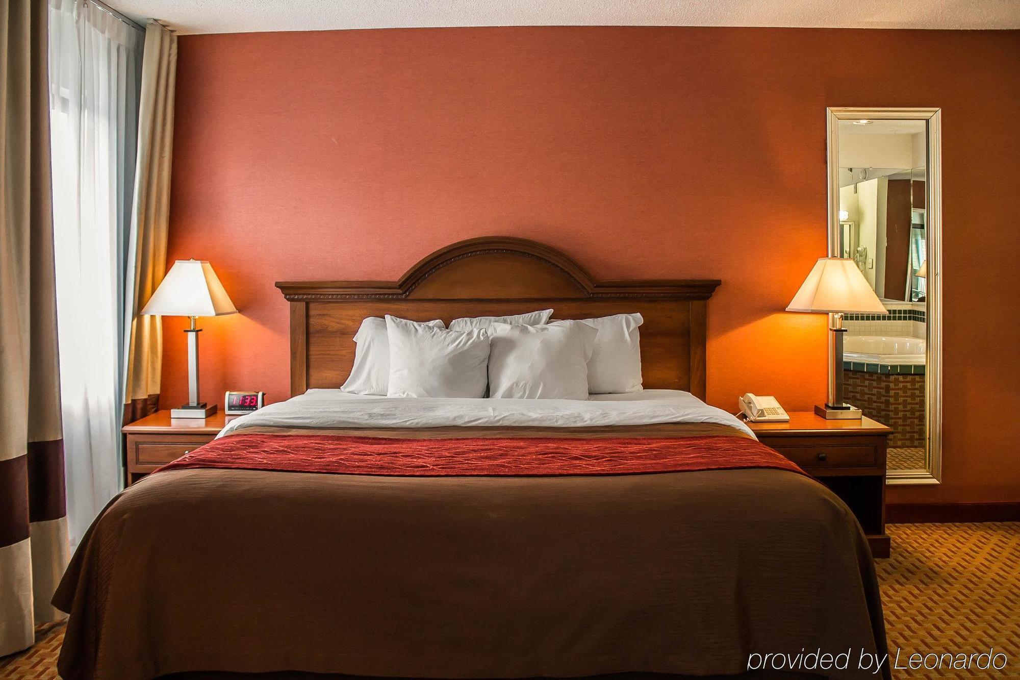 Quality Inn East Liverpool Екстериор снимка