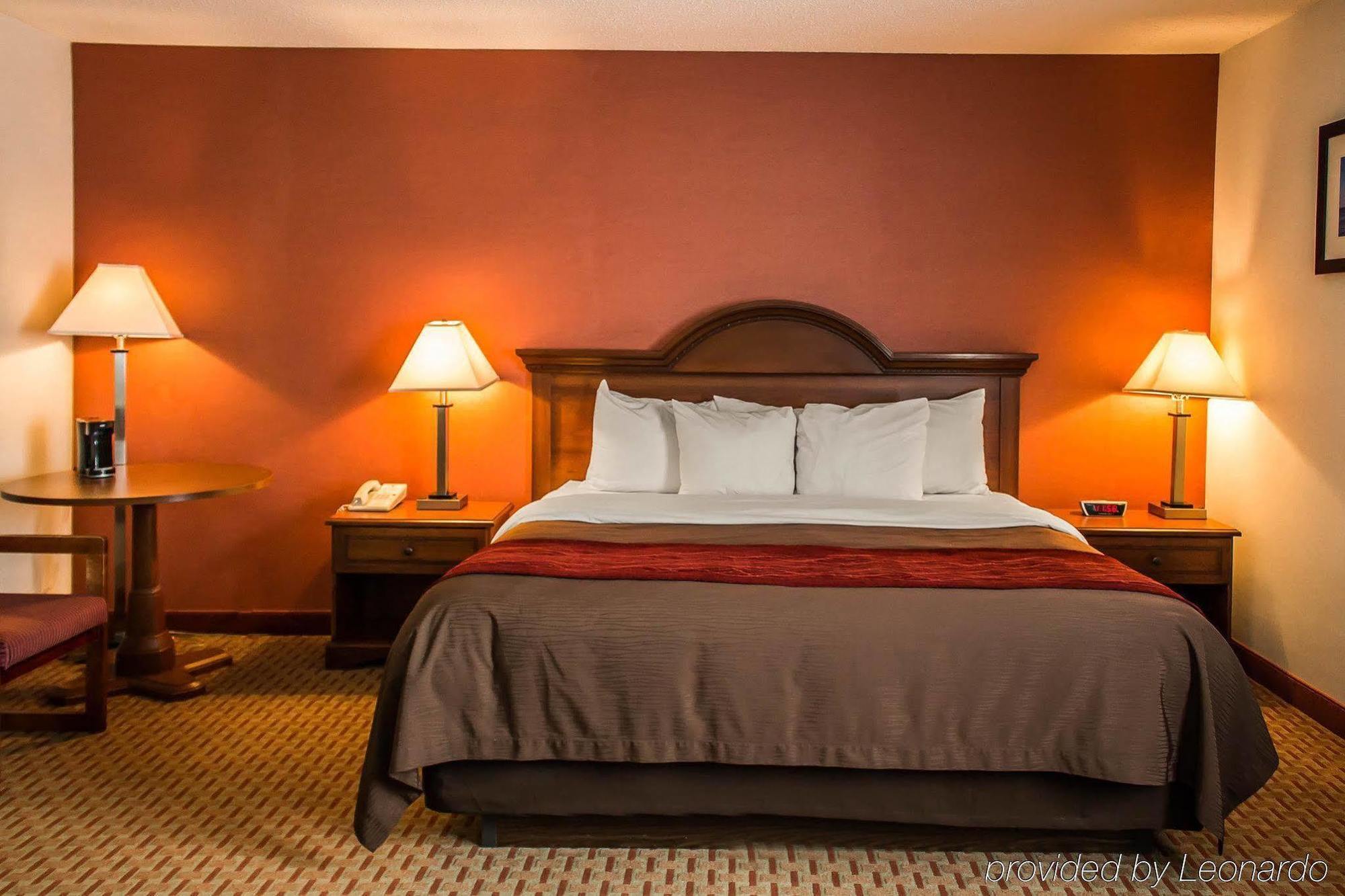 Quality Inn East Liverpool Екстериор снимка